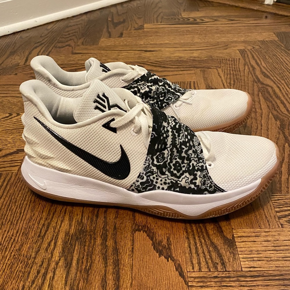 Nike Kyrie 4’s Low, Men’s Size 13.